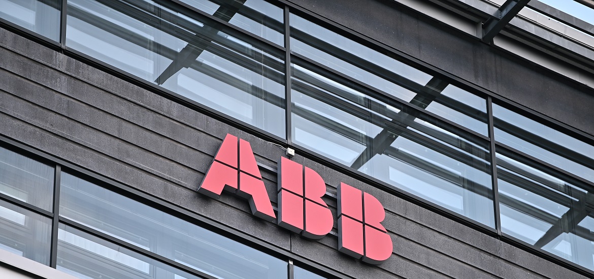 Hitachi Energy Completes Transition of South Boston ABB Plant with Installation of New Signs