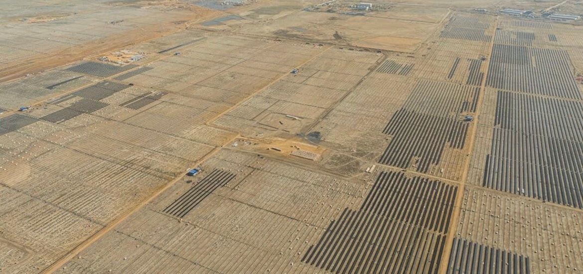 The solar plant in the middle of barren land 