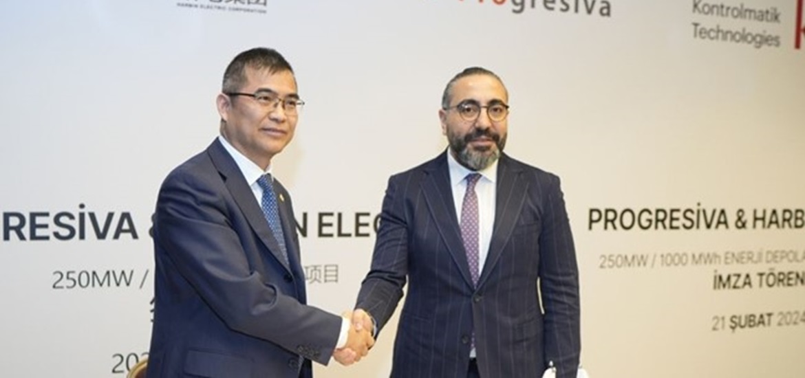 Executives from Kontrolmatik and Harbin Electric shaking hands on the deal