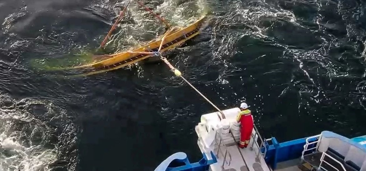 Photo of placing a yellow cable in the sea 