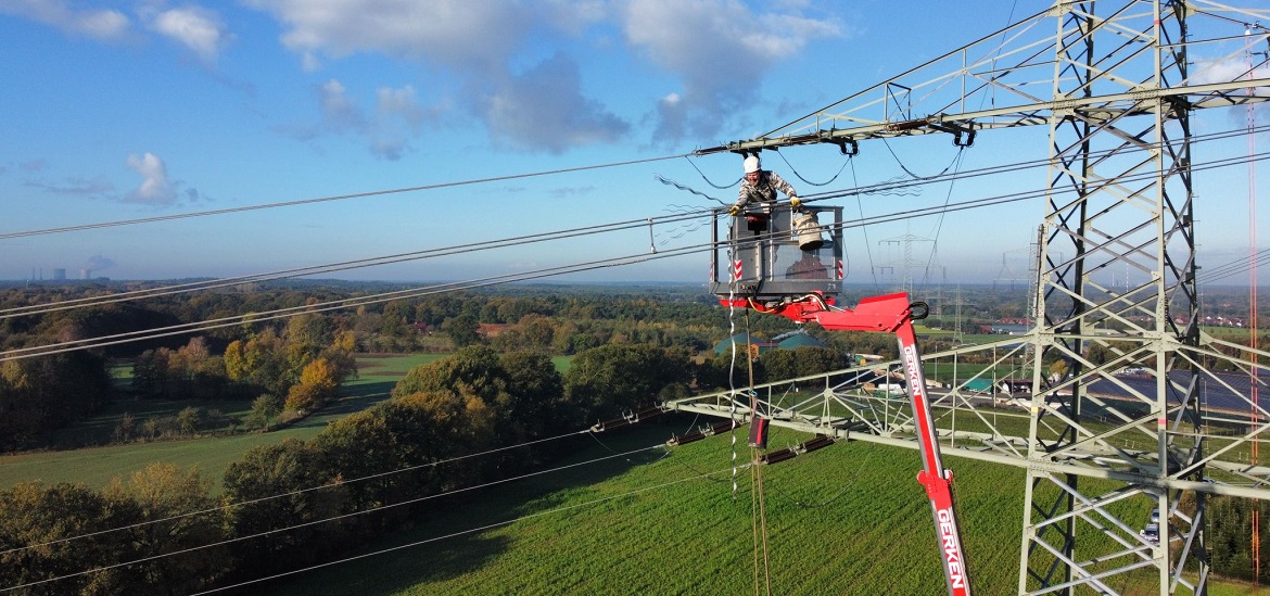 amprion-s-colleagues-at-north-plant-repaired-overhead-line-near-lingen-transformer-technology-news